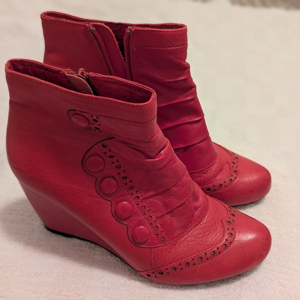 Stylish Red Women's Wedge Boots